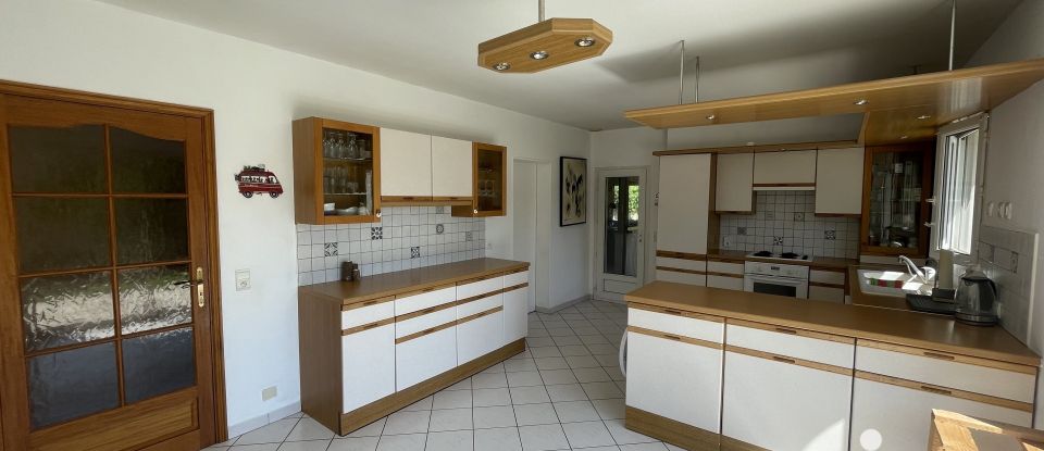 Maison traditionnelle 11 pièces de 340 m² à Saint-Amans-Valtoret (81240)