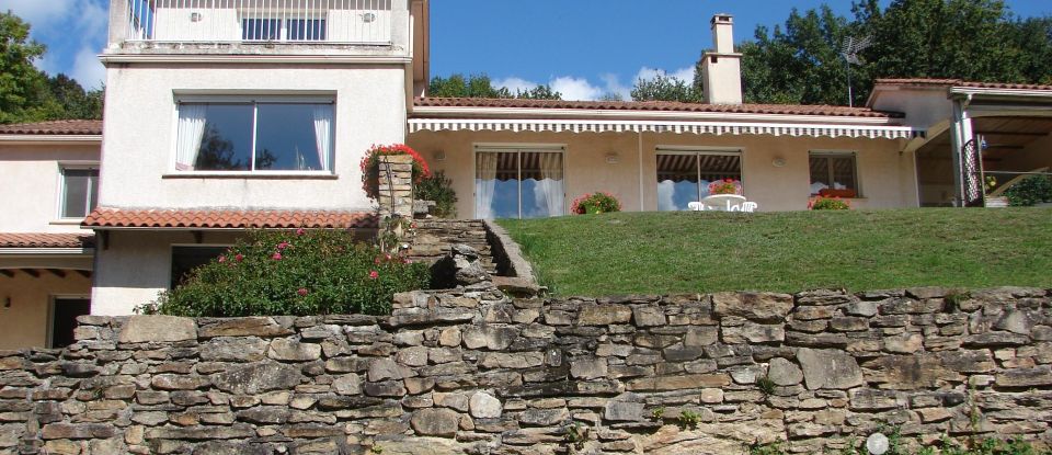 Traditional house 11 rooms of 340 m² in Saint-Amans-Valtoret (81240)