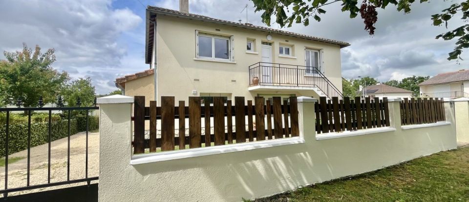 Maison 6 pièces de 119 m² à Gençay (86160)