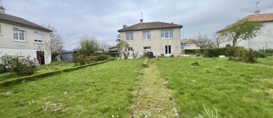 Maison 6 pièces de 119 m² à Gençay (86160)