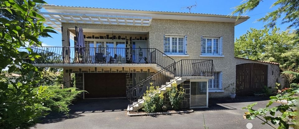 House 5 rooms of 104 m² in Fléac (16730)