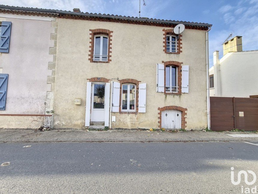 Maison 4 pièces de 67 m² à Sainte-Cécile (85110)