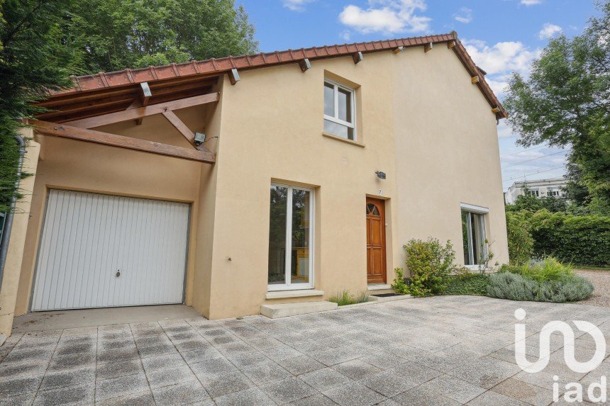 Maison 7 pièces de 120 m² à Chaville (92370)