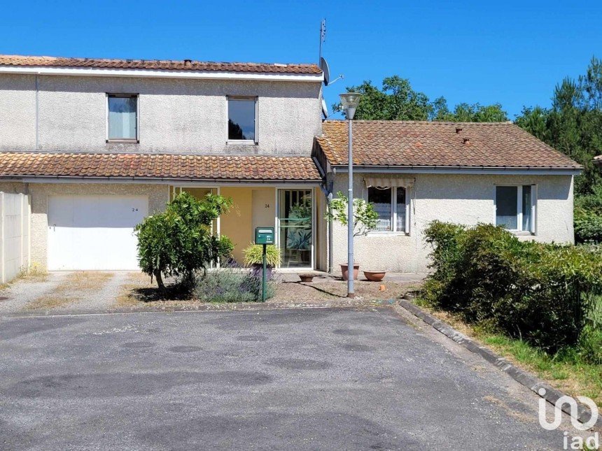 Maison 6 pièces de 120 m² à Étauliers (33820)