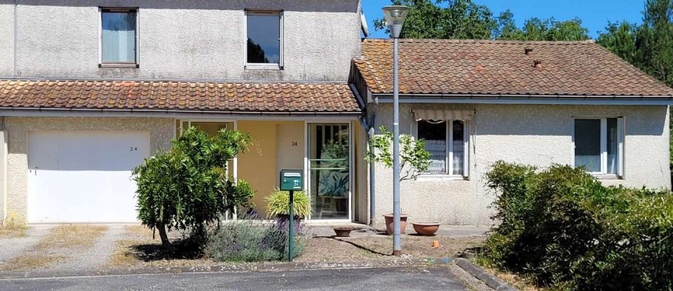 Maison 6 pièces de 120 m² à Étauliers (33820)