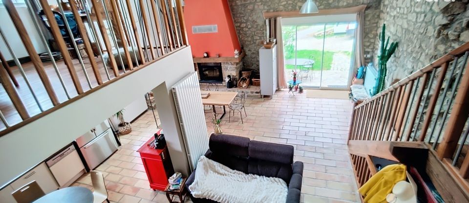 Farm 9 rooms of 326 m² in Saint-Appolinard (42520)