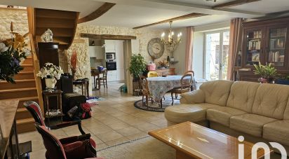 Village house 5 rooms of 166 m² in Meursac (17120)