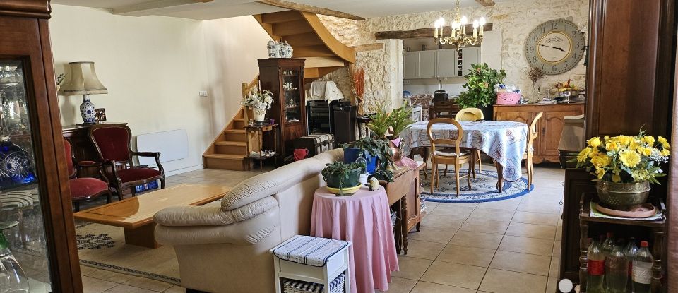 Village house 5 rooms of 166 m² in Meursac (17120)