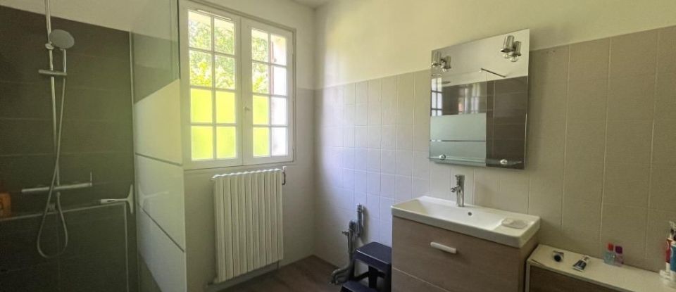 Maison 8 pièces de 230 m² à Champagnac-de-Belair (24530)