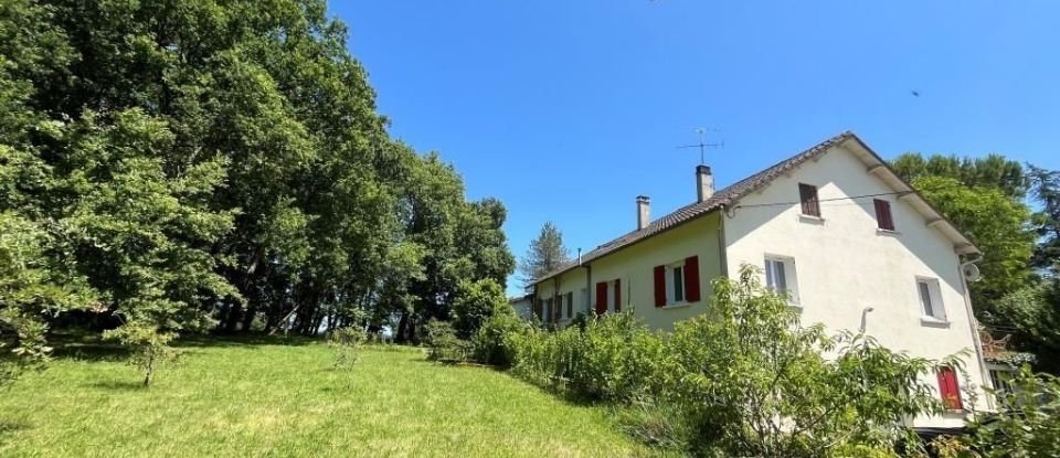 Maison 8 pièces de 230 m² à Champagnac-de-Belair (24530)