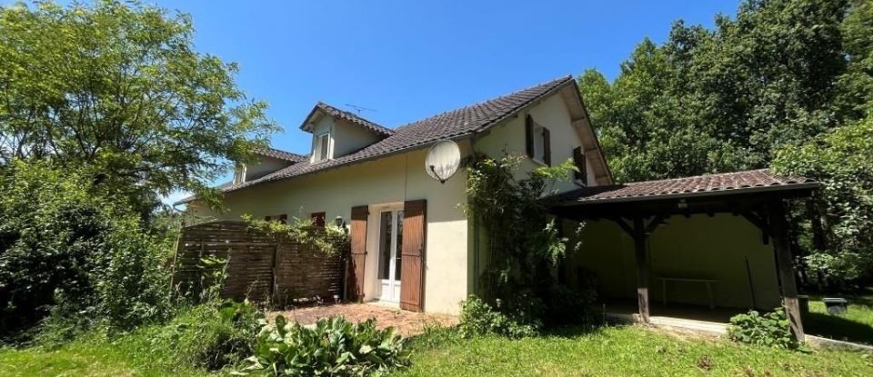 Maison 8 pièces de 230 m² à Champagnac-de-Belair (24530)