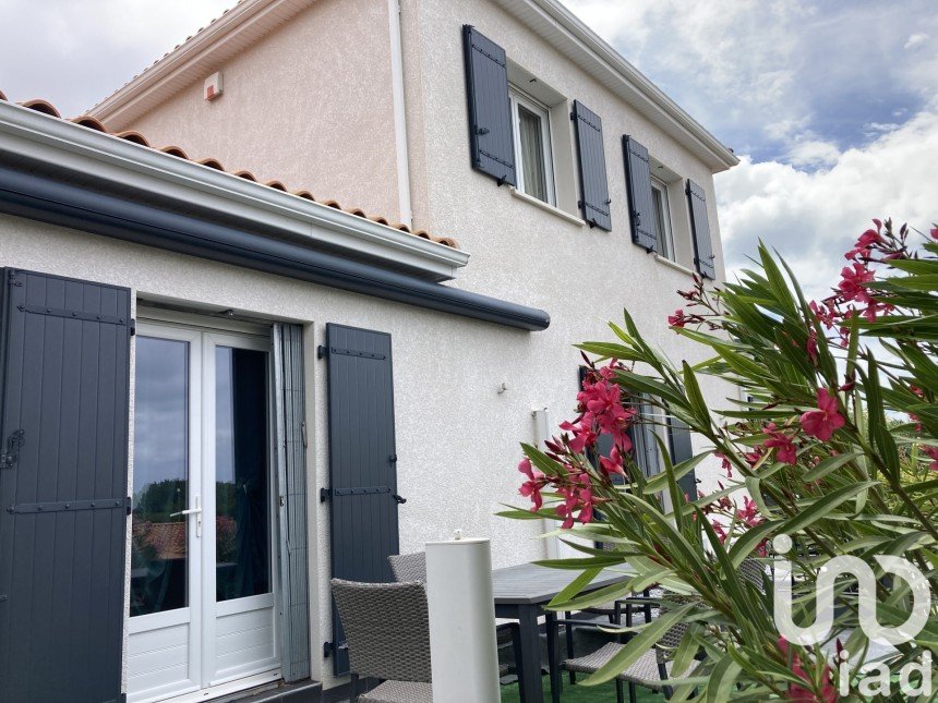 House 6 rooms of 141 m² in Royan (17200)