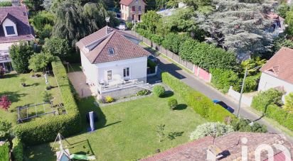 Traditional house 7 rooms of 130 m² in Saint-Rémy-lès-Chevreuse (78470)