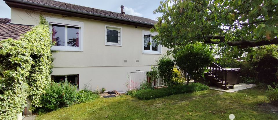 Maison traditionnelle 6 pièces de 138 m² à Ingré (45140)