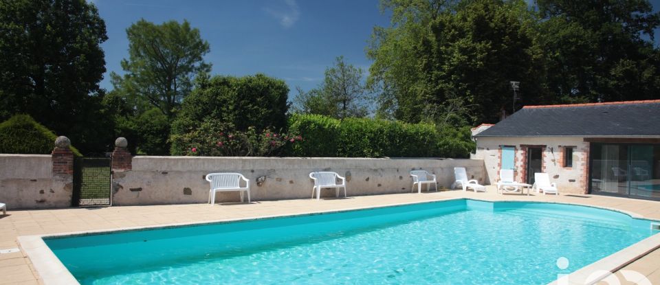 Castle 12 rooms of 550 m² in Saint-Denis-la-Chevasse (85170)