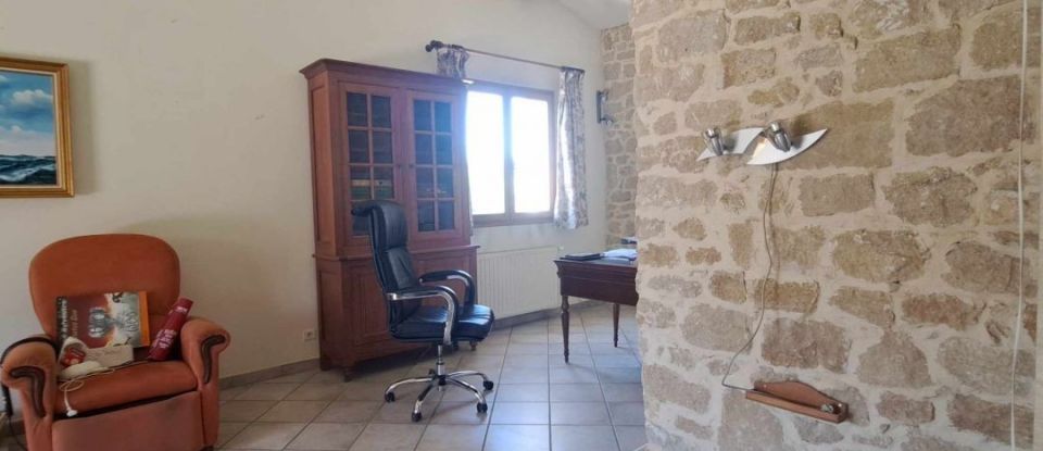 House 4 rooms of 160 m² in Pernes-les-Fontaines (84210)