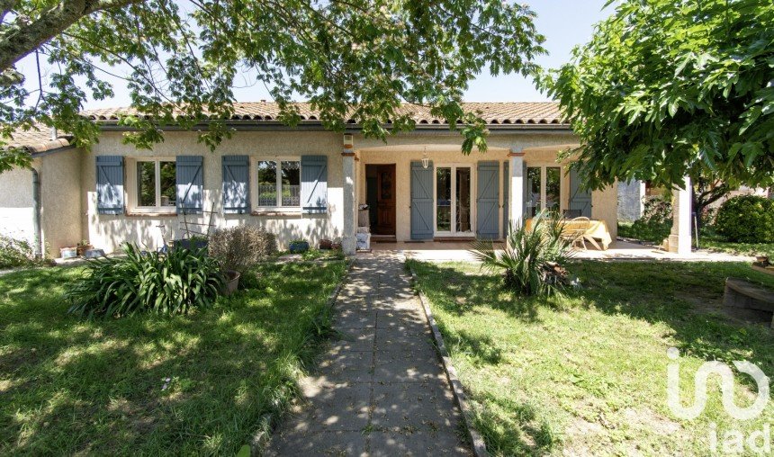 Traditional house 4 rooms of 108 m² in Lherm (31600)