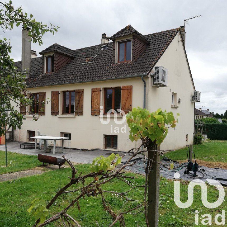 House 7 rooms of 117 m² in Évron (53600)