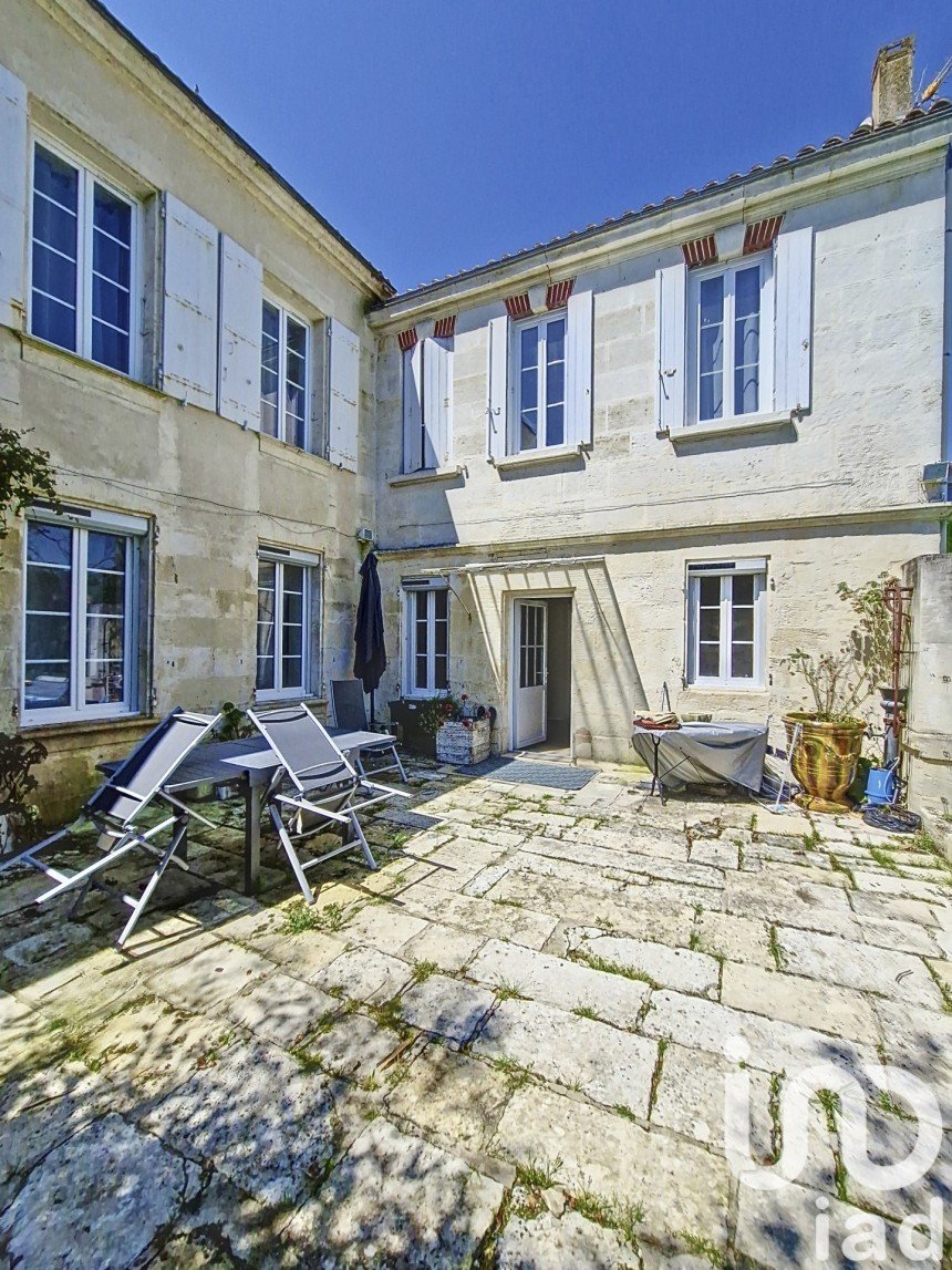 Mansion 7 rooms of 250 m² in Tonnay-Charente (17430)