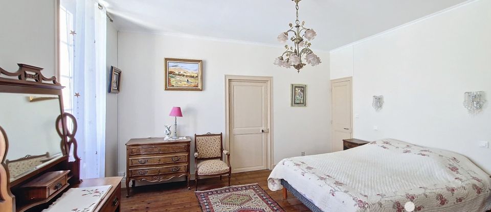 Mansion 7 rooms of 250 m² in Tonnay-Charente (17430)