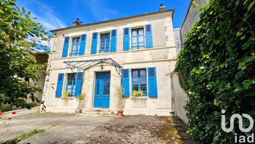 House 8 rooms of 182 m² in Villeneuve-les-Sablons (60175)