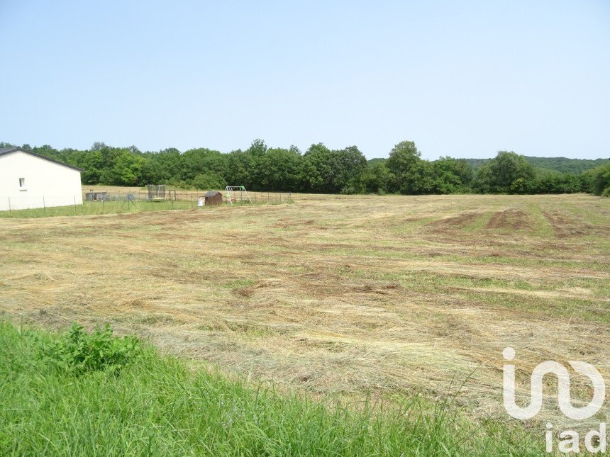 Terrain de 3 753 m² à Mareuil (24340)