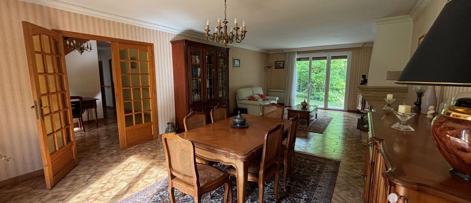 Traditional house 7 rooms of 161 m² in Forges-les-Bains (91470)