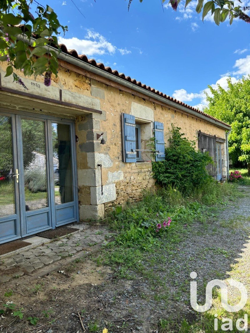 Country house 12 rooms of 300 m² in Lussant (17430)