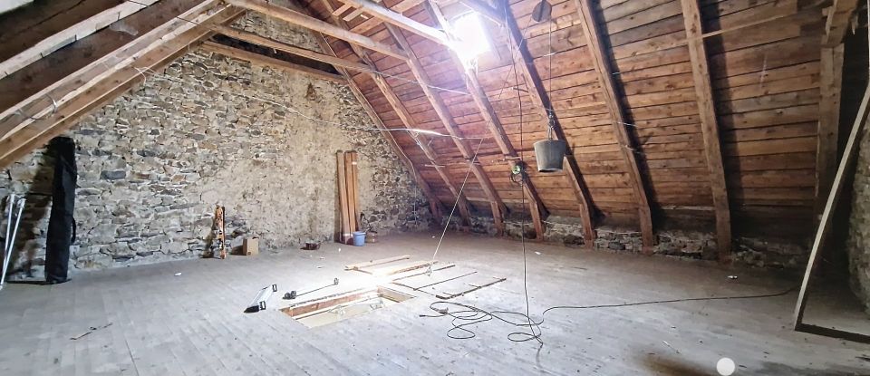 Maison 5 pièces de 110 m² à Saint-Genès-Champespe (63850)