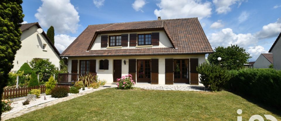 House 9 rooms of 160 m² in Bondoufle (91070)