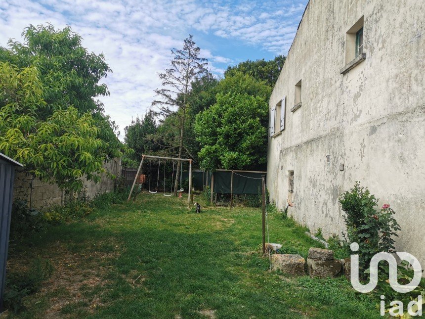 Village house 6 rooms of 145 m² in Saint-Christophe (17220)