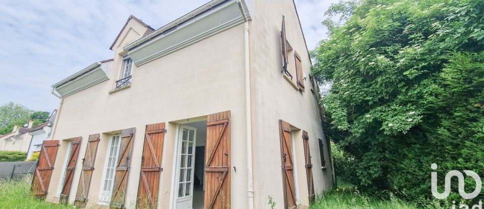 Traditional house 5 rooms of 113 m² in Marolles-en-Brie (94440)