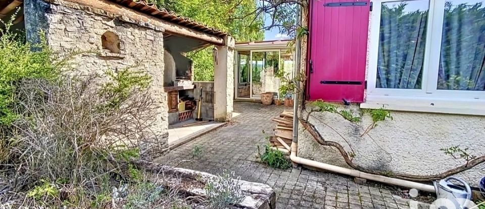 Maison 5 pièces de 85 m² à Pierrevert (04860)