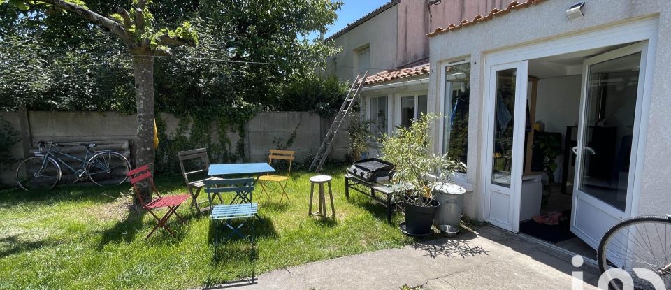 House 5 rooms of 120 m² in Aytré (17440)