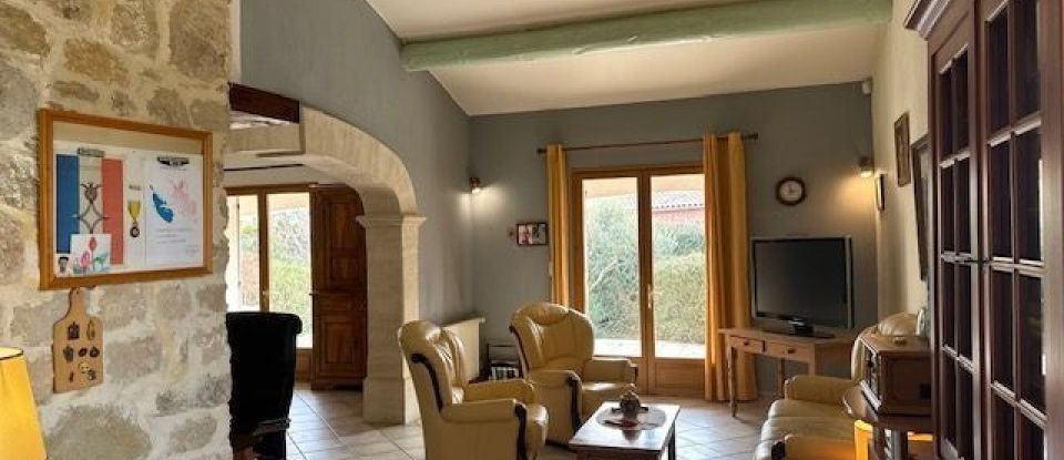 House 4 rooms of 160 m² in Pernes-les-Fontaines (84210)