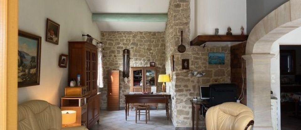 House 4 rooms of 160 m² in Pernes-les-Fontaines (84210)