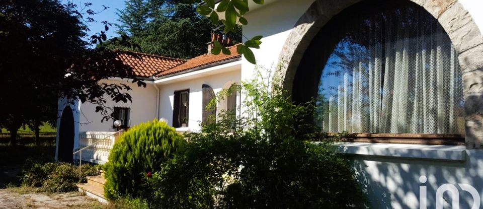 Traditional house 5 rooms of 118 m² in Millau (12100)