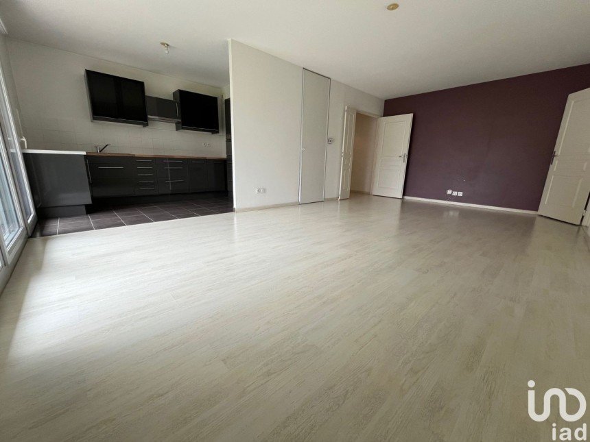 Apartment 2 rooms of 67 m² in Reims (51100)