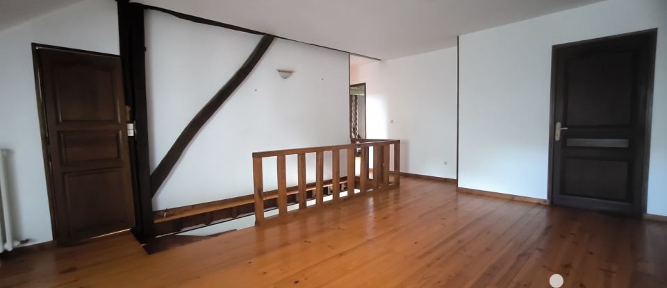 Maison 8 pièces de 232 m² à Oursel-Maison (60480)