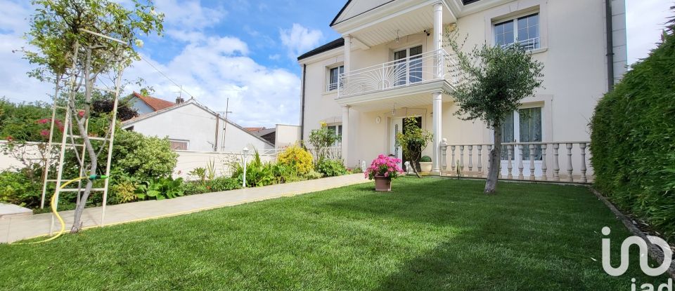 Maison 7 pièces de 225 m² à Gournay-sur-Marne (93460)