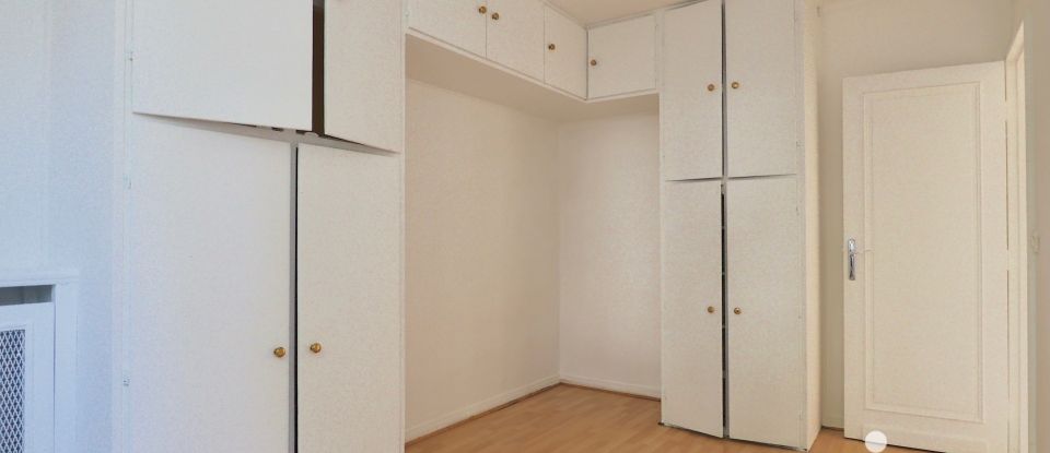 Appartement 4 pièces de 76 m² à Paris (75015)