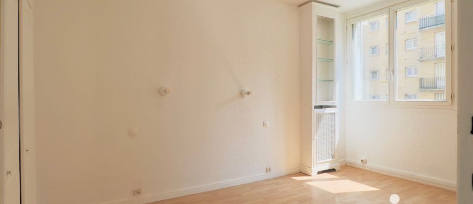 Appartement 4 pièces de 76 m² à Paris (75015)