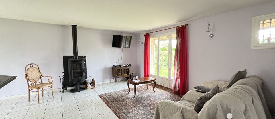 Traditional house 6 rooms of 172 m² in Le Vernet (03200)