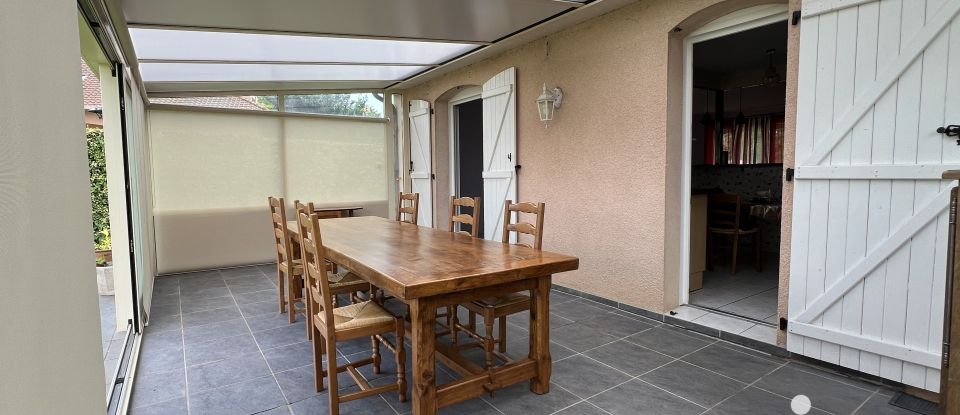 Traditional house 6 rooms of 172 m² in Le Vernet (03200)