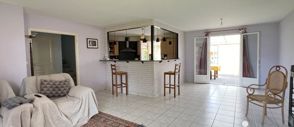 Traditional house 6 rooms of 172 m² in Le Vernet (03200)