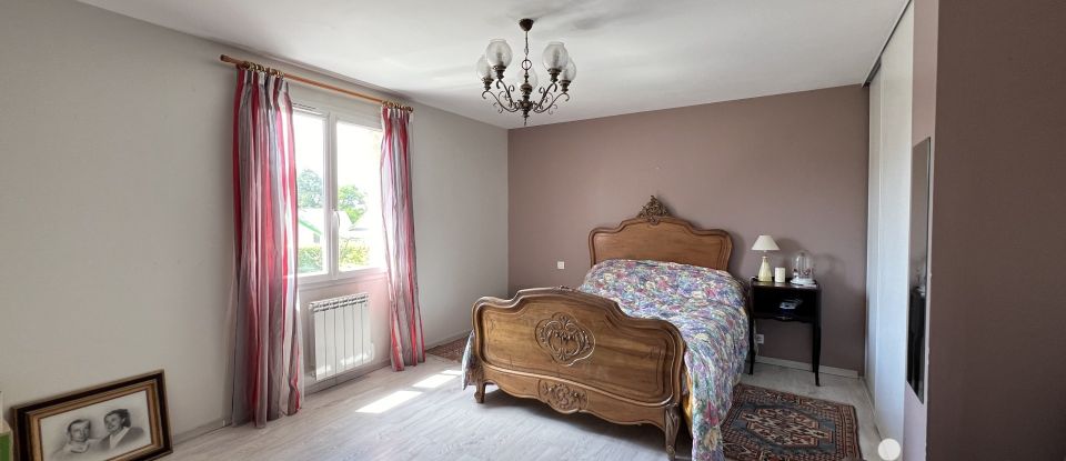 Traditional house 6 rooms of 172 m² in Le Vernet (03200)