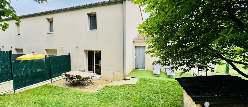 Maison 4 pièces de 70 m² à Ruelle-sur-Touvre (16600)