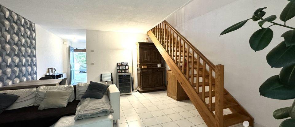 Maison 4 pièces de 70 m² à Ruelle-sur-Touvre (16600)