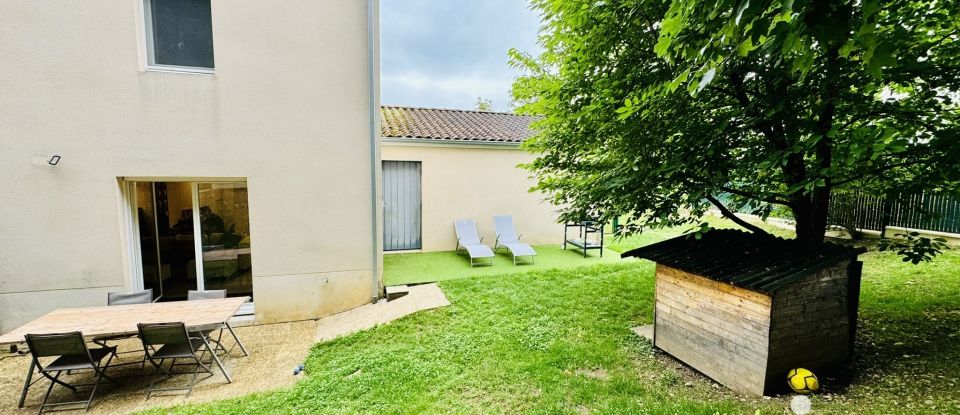 Maison 4 pièces de 70 m² à Ruelle-sur-Touvre (16600)