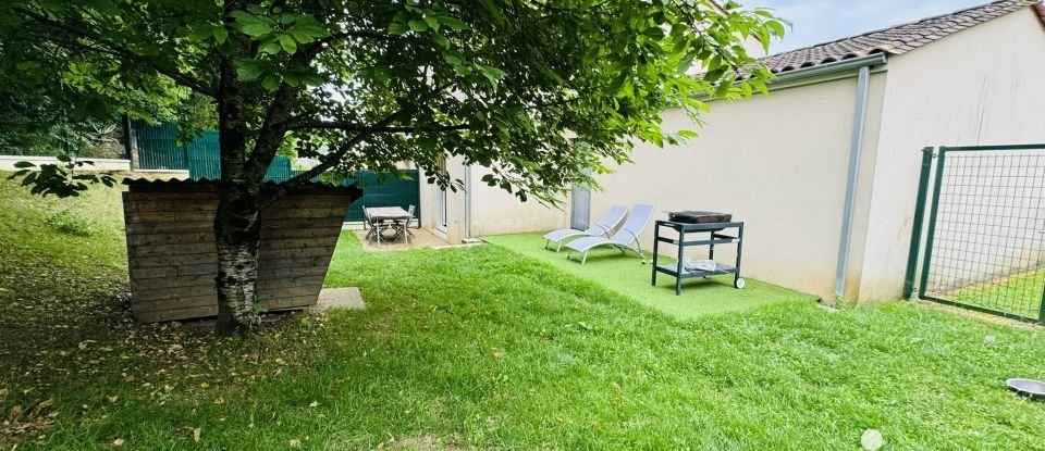 Maison 4 pièces de 70 m² à Ruelle-sur-Touvre (16600)